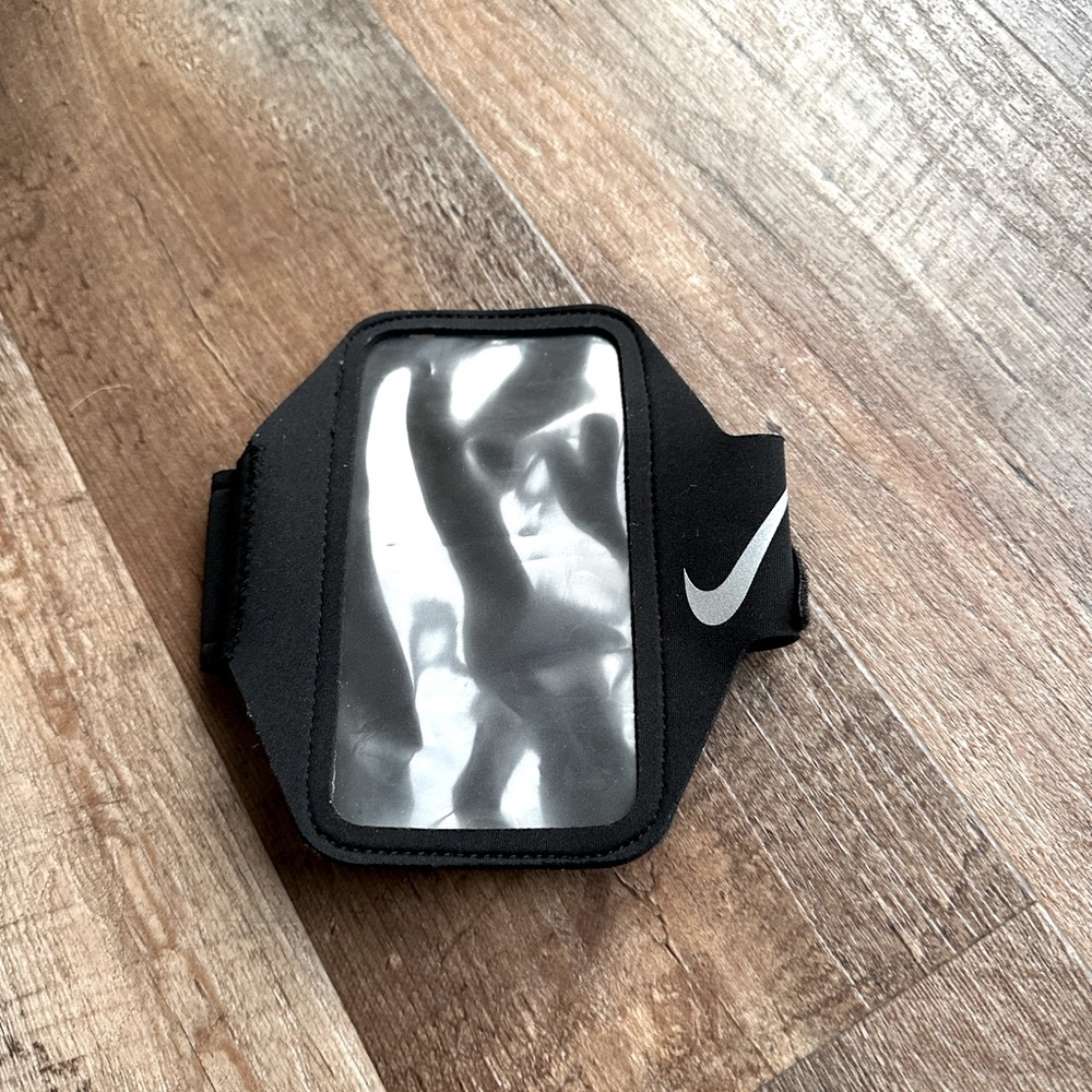 Nike armband for phone